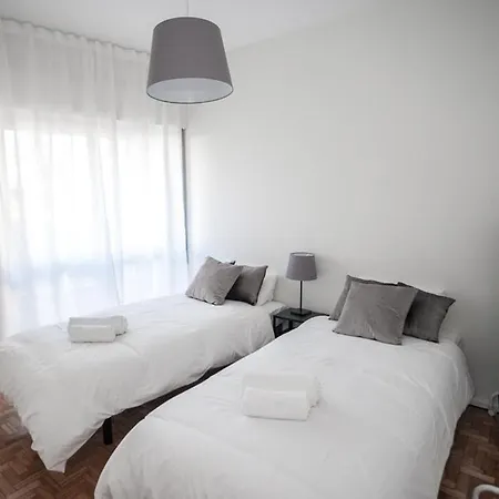 شقة Quiet 3br Flat - Center - Warm And Bright - Remote Work *